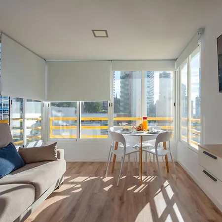 Stunning New Apt, 1min, 2br, Parking Apartamento *