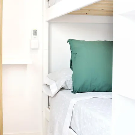 Stunning New Apt, 1min, 2br, Parking شقة